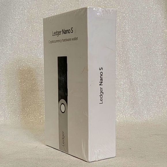 Ledger Nano S Cryptocurrency Wallet - Picture 4 of 4